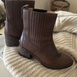 UGG Camden Brown Leather Ankle Boots